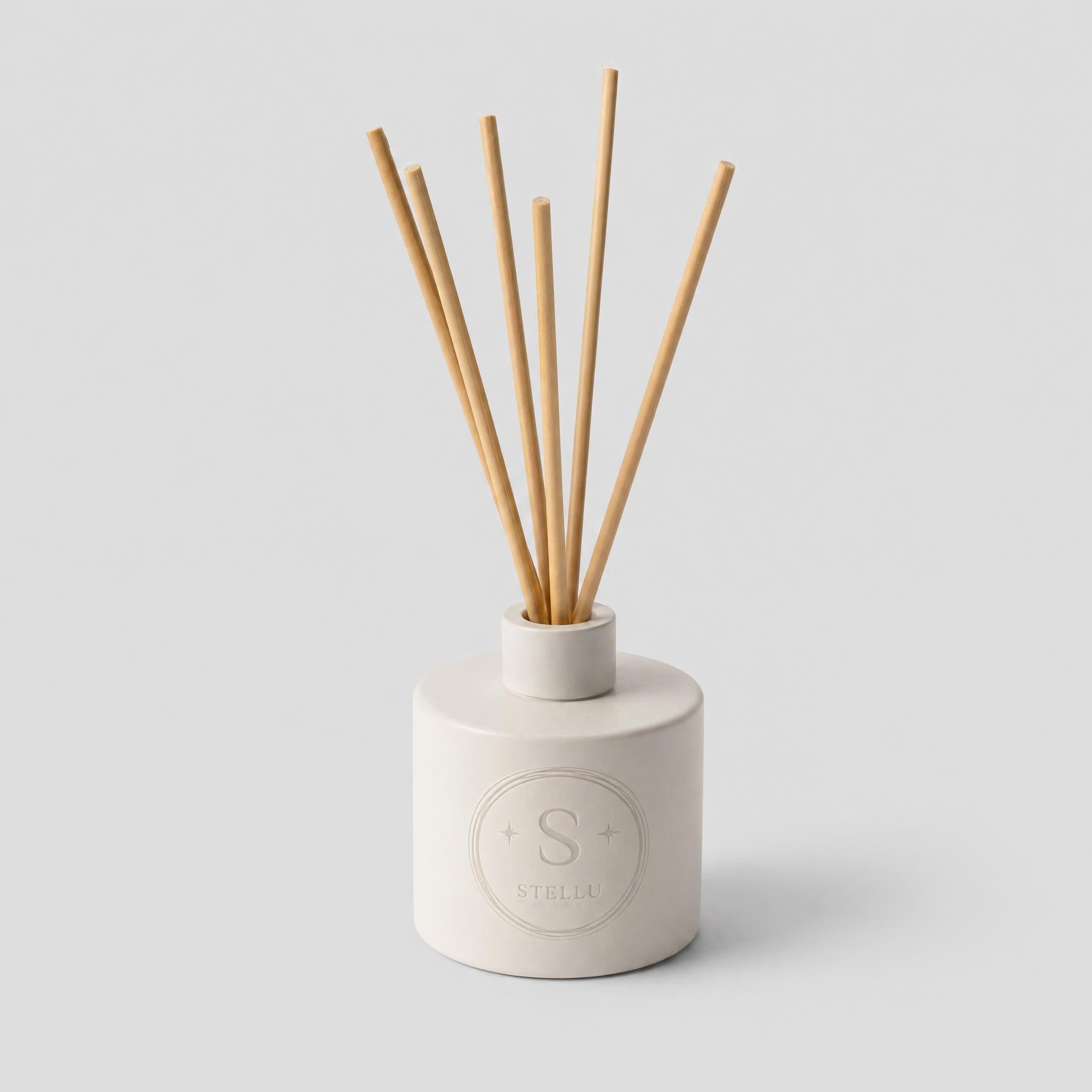 nightjar_image_make_a_shot_of_only_the_reed_diffuser_set_on_the_right Luxuriöse STELLU-Duftstäbchen, 200 ml – Bild 1